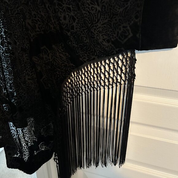 GUESS Los Angeles Black Velvet Burnout Fringe Boho Kimono XS/S - Picture 4 of 6